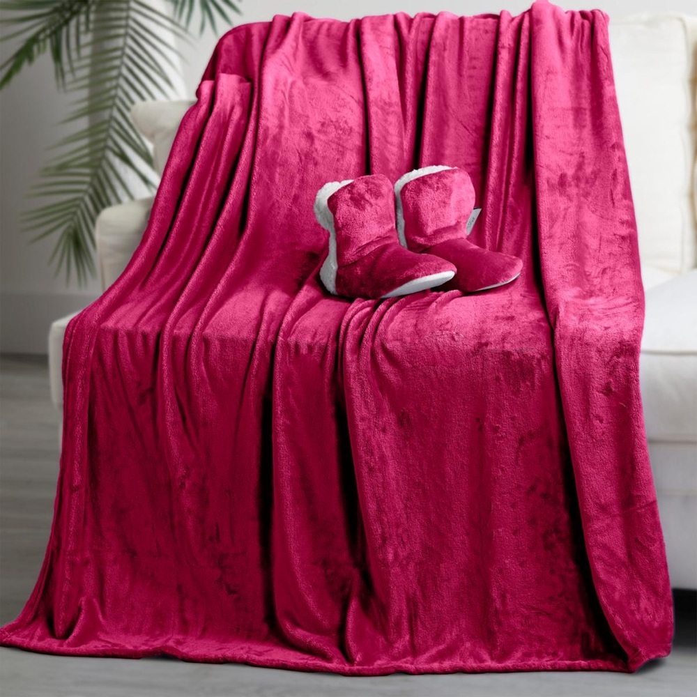 Warm+Cozy Oversized Throw and Bootie Gift Set